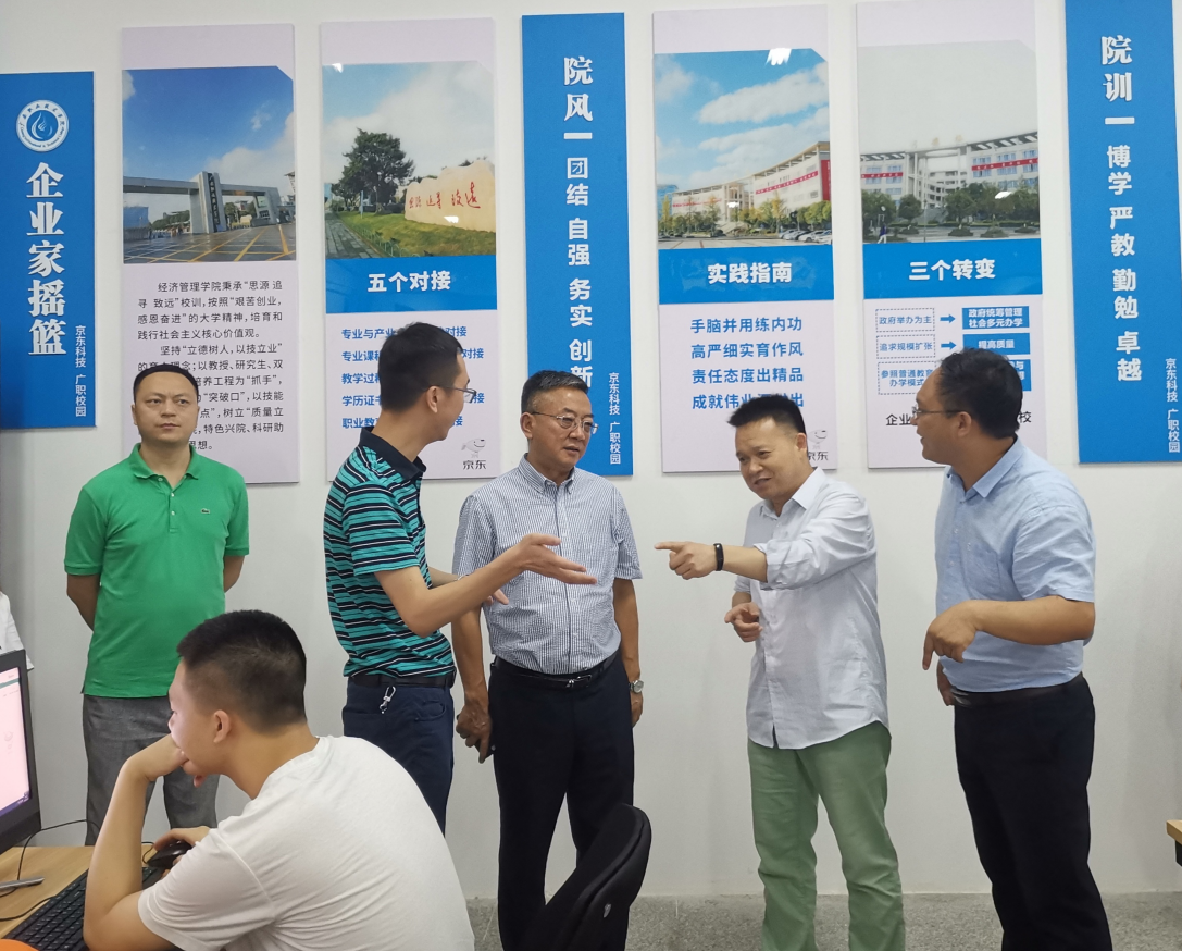 王书记视察图片1 王书记视察图片1