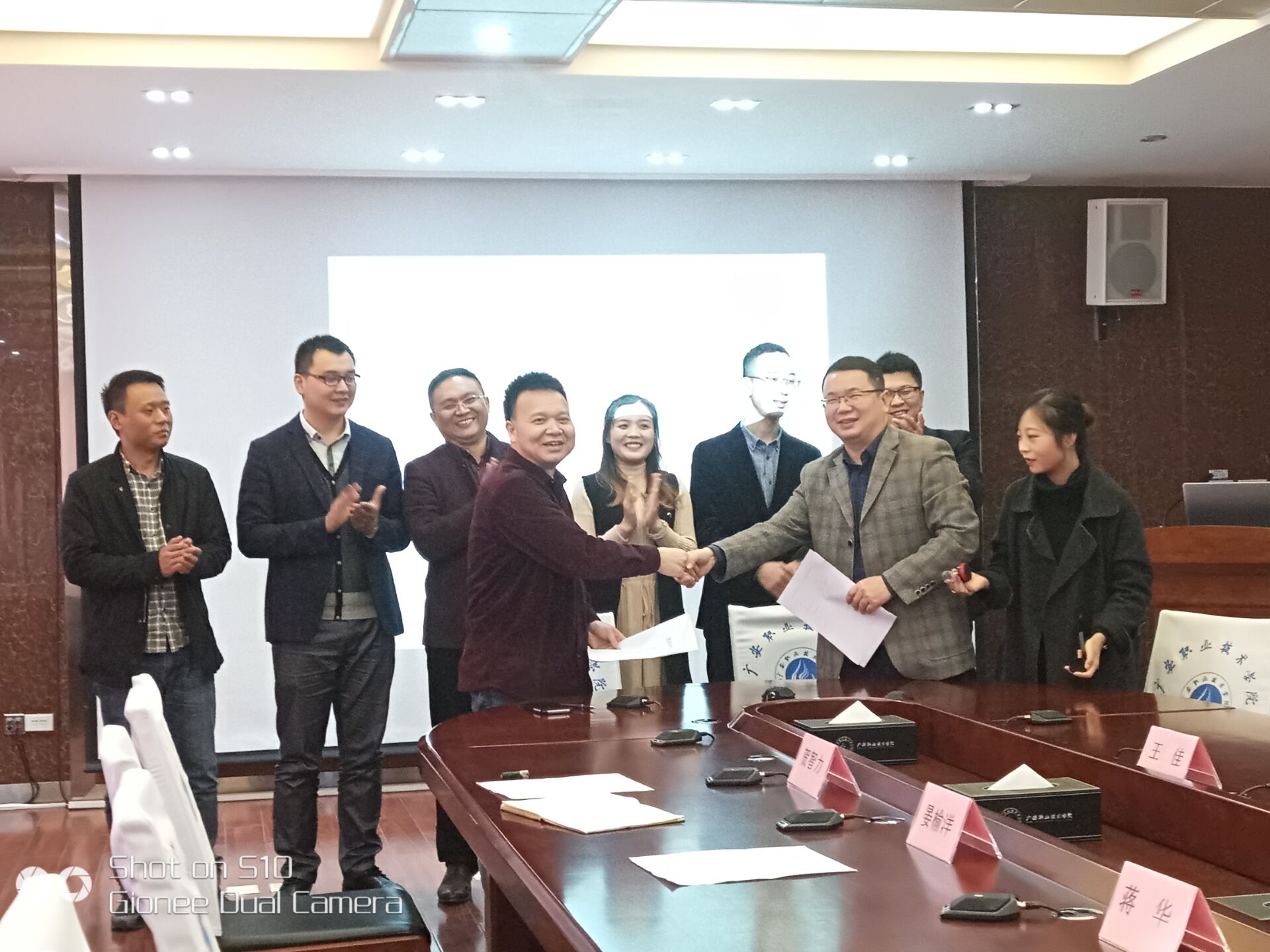 C7AD0EBE0240889E76085C87D929807C